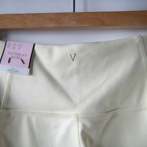 Victoria's Secret Incredible Essential Leggings *Runs Small* - Picture 9 of 12
